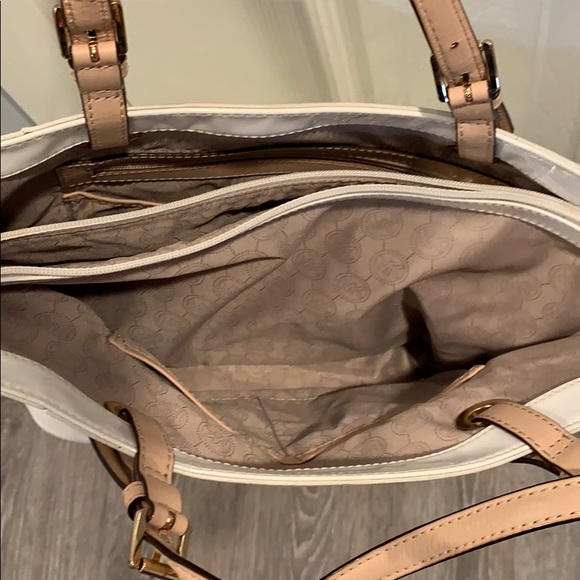 Michael Kors White Patent Bag - Picture 3 of 6